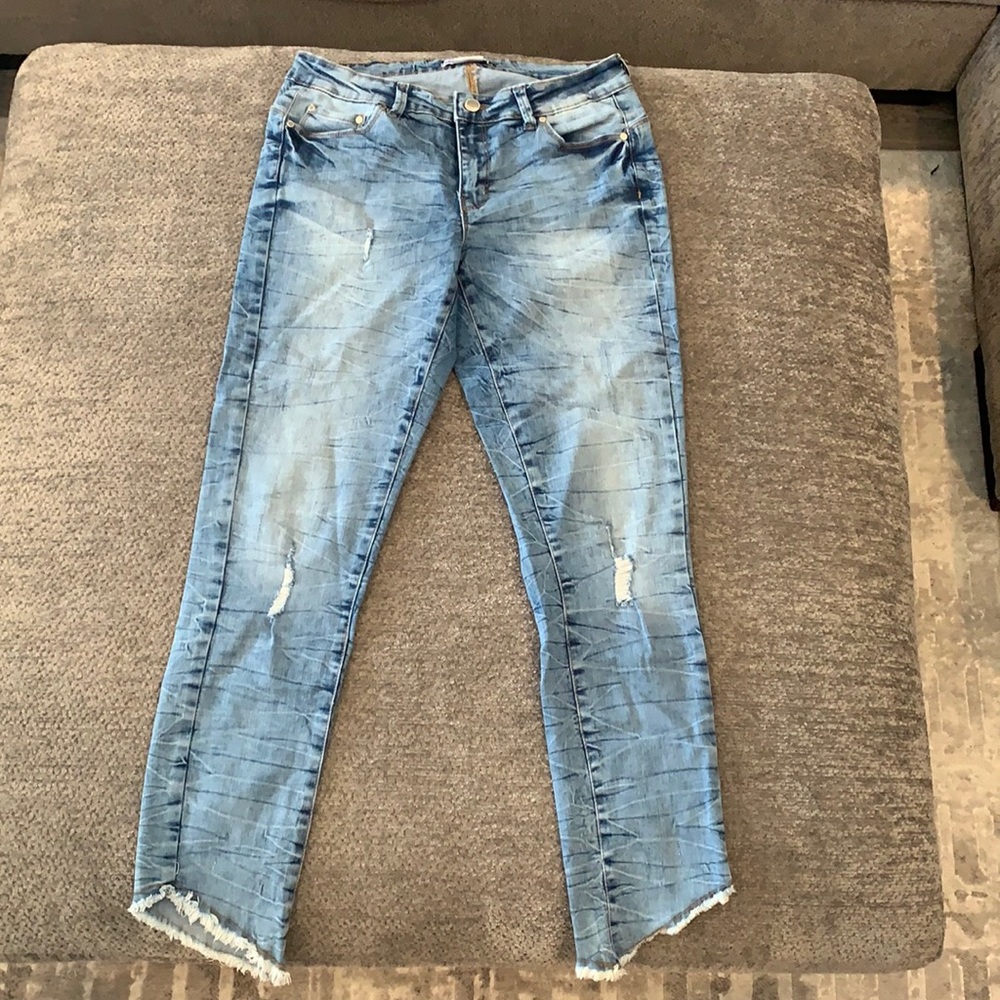 Light-colour mid-rise jeans